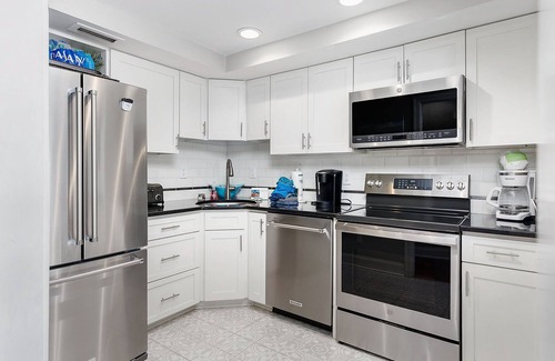 South Beach Condo | SPACIOUS 4BR OCEANFRONT VILLA WITH BEACH, POOL & STUNNING VIEWS HILTON HEAD