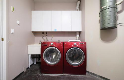 Oakridge House | Spacious 4BR w Ensuites Mins to Downtown YVR UBC