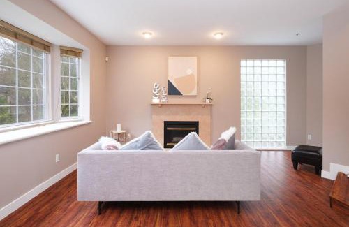 Oakridge House | Spacious 4BR w Ensuites Mins to Downtown YVR UBC