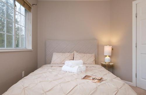 Oakridge House | Spacious 4BR w Ensuites Mins to Downtown YVR UBC