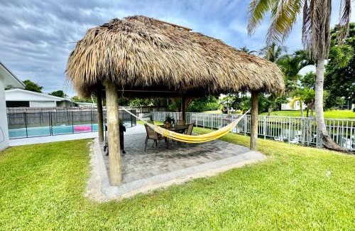 Cutler Bay House | Spacious 4BR Waterfront Home with Private Pool, Tiki Hut & Free Parking near Miami & Key Largo