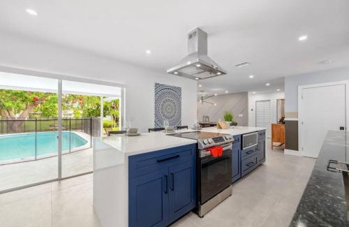 Cutler Bay House | Spacious 4BR Waterfront Home with Private Pool, Tiki Hut & Free Parking near Miami & Key Largo