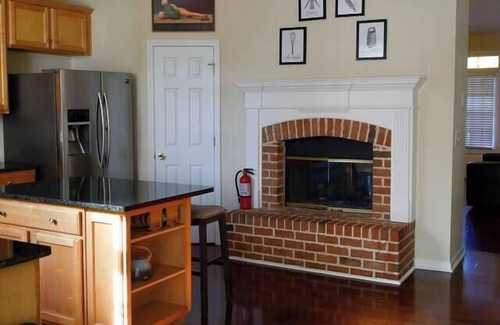 Marietta House | Spacious 4BR4BA Home Dual Kitchens & Gamerooms