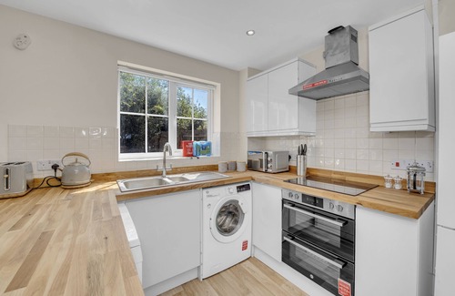 Martlesham Heath House | Spacious 4BRM Townhouse – Ideal for Contractors, Corporate Stays & Family Visits