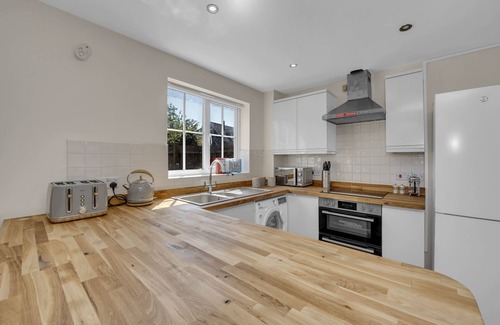 Martlesham Heath House | Spacious 4BRM Townhouse – Ideal for Contractors, Corporate Stays & Family Visits