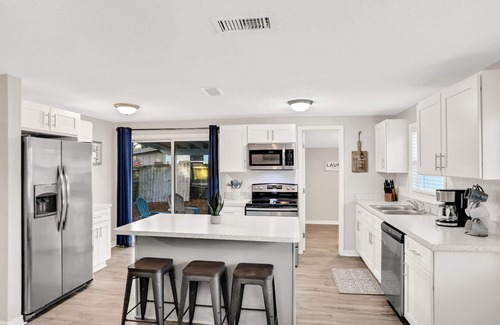 Orange Park House | Spacious 5/2 in Orange Park
