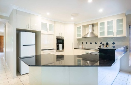 Upper Mount Gravatt House | Spacious 5BR | Prime Upper Mt Gravatt Location!