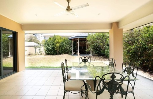 Upper Mount Gravatt House | Spacious 5BR | Prime Upper Mt Gravatt Location!