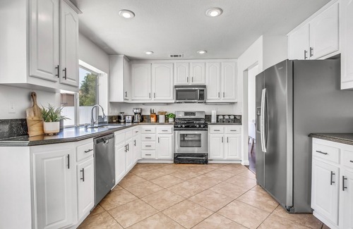 Riverside House | Spacious 5-Bed, 3-Bath Riverside Home with Pool & Jacuzzi