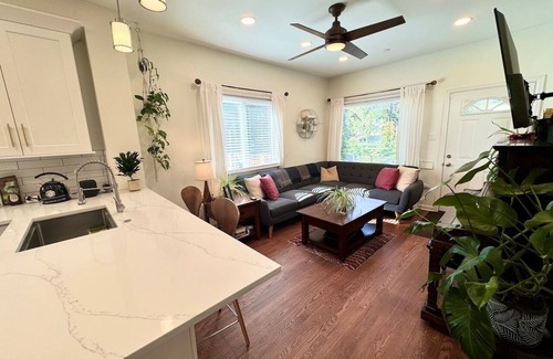 South Park Hill House | Spacious 5 bed/4 bath in Gorgeous Park Hill