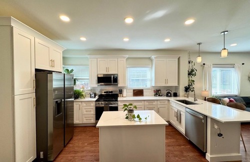 South Park Hill House | Spacious 5 bed/4 bath in Gorgeous Park Hill