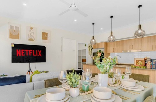 Deebing Heights House | Spacious 5-Bedroom Home in Deebing Heights