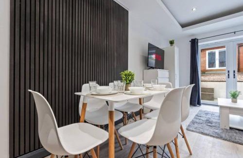 Banbury House | Spacious 5-bed Banbury House near Spiceball Park