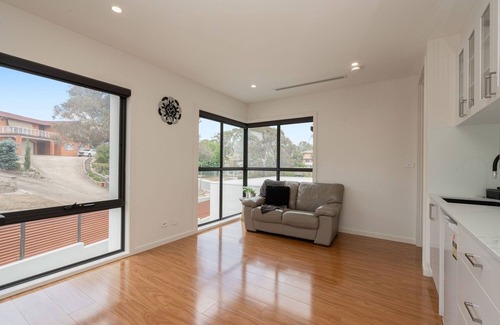 Giralang House | Spacious 5-Bed Family Home in Giralang