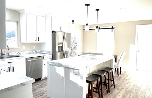 Lapoint House | Spacious 5-bed, near Dinosaur National Monument, Green River!