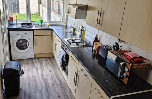 Horfield House | Spacious 5-Bed Parking, WiFi & Self Check-In nr UWE