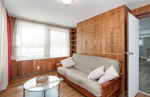 Cleveland House | Spacious 5 bedroom home near CWRU/hospitals!