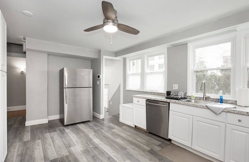 Cleveland House | Spacious 5 bedroom home near CWRU/hospitals!
