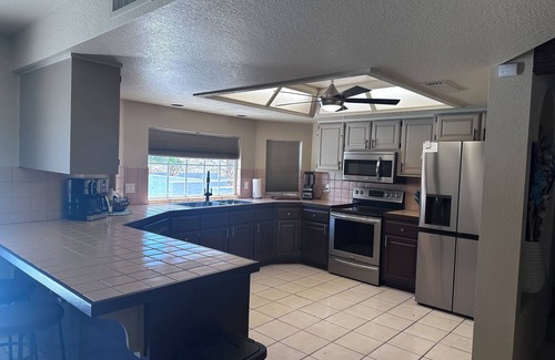 Lake Havasu City House | Spacious 5-bedroom house with WiFi, New Pool and Hot Tub, tons of parking