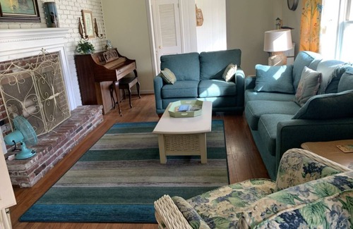 East Beach House | Spacious 5-bedroom house in peaceful St Simons Island.