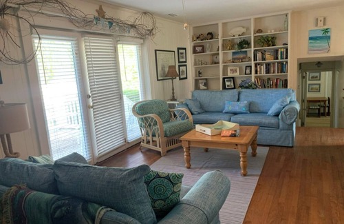 East Beach House | Spacious 5-bedroom house in peaceful St Simons Island.