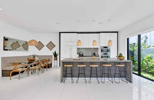 Colee Hammock House | Spacious 5-bedroom Modern Mansion in las olas Fort Lauderdale/sleeps 12