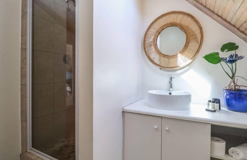 Plettenberg Bay Apartment | Spacious 5 Bedroom Coastal Retreat in Plettenberg