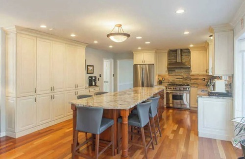 Saint Davids House | Spacious 5-bedroom house, with pool and hot tub, 1 mile from Aronimink