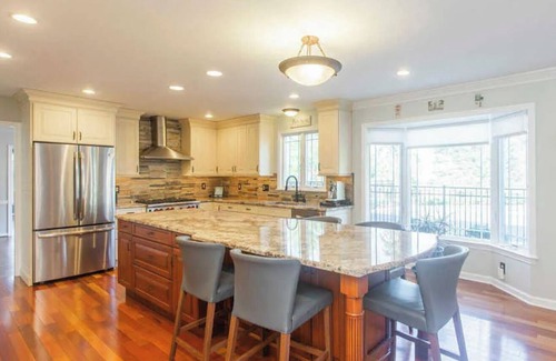 Saint Davids House | Spacious 5-bedroom house, with pool and hot tub, 1 mile from Aronimink