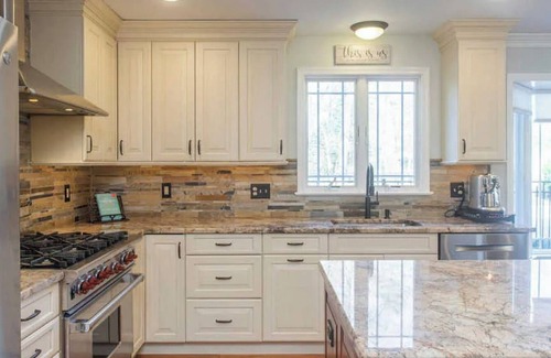 Saint Davids House | Spacious 5-bedroom house, with pool and hot tub, 1 mile from Aronimink