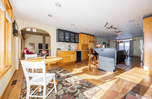 Detroit Lakes House | Spacious 5-bedroom house in terrific Detroit Lakes with WiFi, AC on Detroit lake