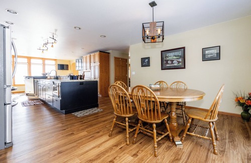 Detroit Lakes House | Spacious 5-bedroom house in terrific Detroit Lakes with WiFi, AC on Detroit lake