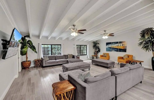 Pompano Beach House | Spacious 5-bedroom house in Pompano Beach with WiFi, AC, Lots of parking