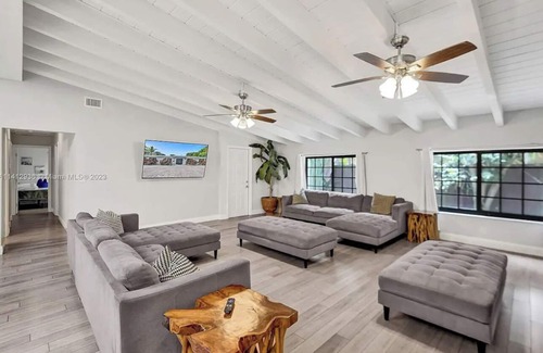 Pompano Beach House | Spacious 5-bedroom house in Pompano Beach with WiFi, AC, Lots of parking