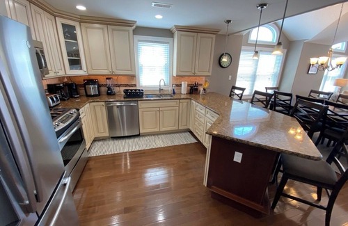 Townsend's Inlet Condo | Spacious 5-bedroom condo in charming Sea Isle City, NJ.