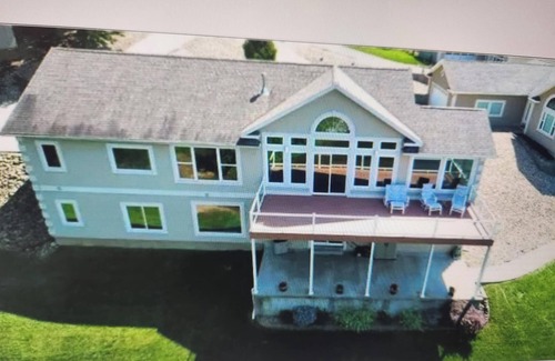 Sunrise Beach House | Spacious 5-bedroom house in wonderful Sunrise Beach with AC, lakefront, dock