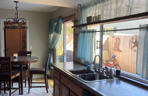Oswego House | Spacious 5-bedroom/2.5 bath house with AC, WiFi in welcoming Montgomery