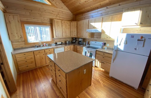 Lakeview House | Spacious 5-bedroom 3-Bath house with WiFi, AC in welcoming Lakeview Oregon