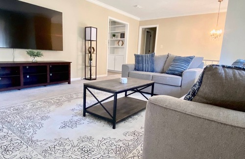 Silver Creek House | Spacious 5-bedroom, 3-bathroom house with pool table in delightful Rome
