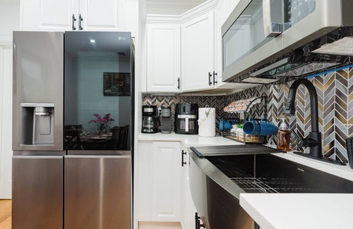 Ashmont House | Spacious 5-Bedroom 3-full bath Boston Home, Subway access & Scenic View