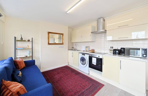 Mile End Apartment | Spacious 5-Bedroom – 3 Mins Walk from Mile End Station