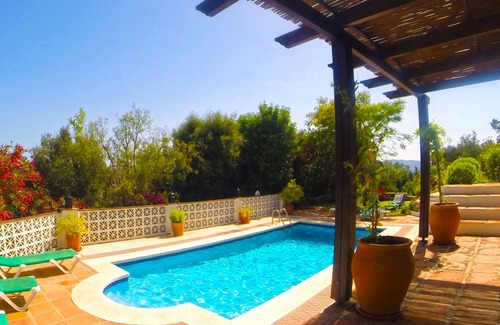 Mijas Villa | Spacious 5 bedroom 5 bathroom family villa with spectacular views to the sea