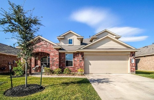 Barker House | Spacious 5-bedroom, 7 beds house in lovely Katy with Wi-Fi, AC and more!