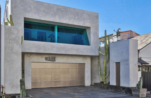 Eastern Malibu House | Spacious 5-bedroom beachfront house in Malibu Colony