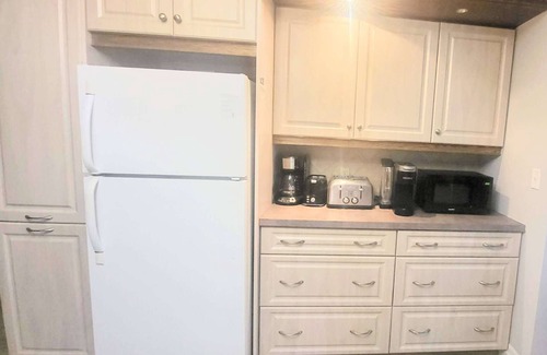 Merritton House | Spacious 5-bedroom bungalow in lovely Thorold with WiFi, AC