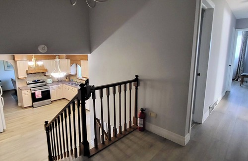 Merritton House | Spacious 5-bedroom bungalow in lovely Thorold with WiFi, AC