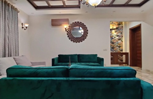 Karachi House | Spacious 5-bedroom bungalow in fabulous Karachi with AC, WiFi