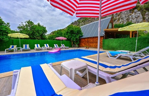 Ciftlik House | Spacious 5-bedroom bungalow with AC, WiFi in amazing Muğla