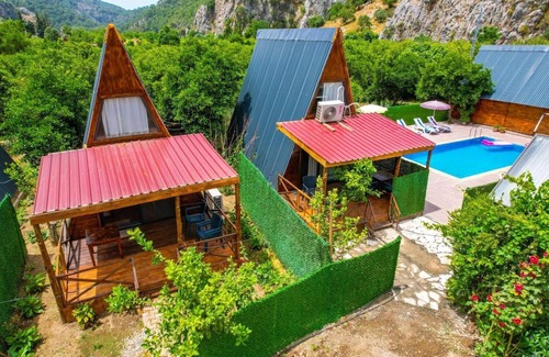 Ciftlik House | Spacious 5-bedroom bungalow with AC, WiFi in amazing Muğla
