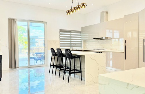 Wailoloa House | Spacious 5-bedroom bungalow in charming Fantasy Island, Nadi